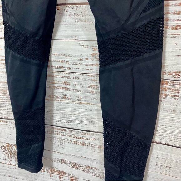 FABLETICS‎ BLACK CROPPED LEGGINGS WITH MESH DETAIL athletic leggings - Picture 6 of 7